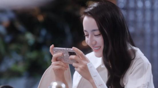 因为|《你是我的荣耀》开播，29岁的热巴演18岁高中生，竟毫无违和感