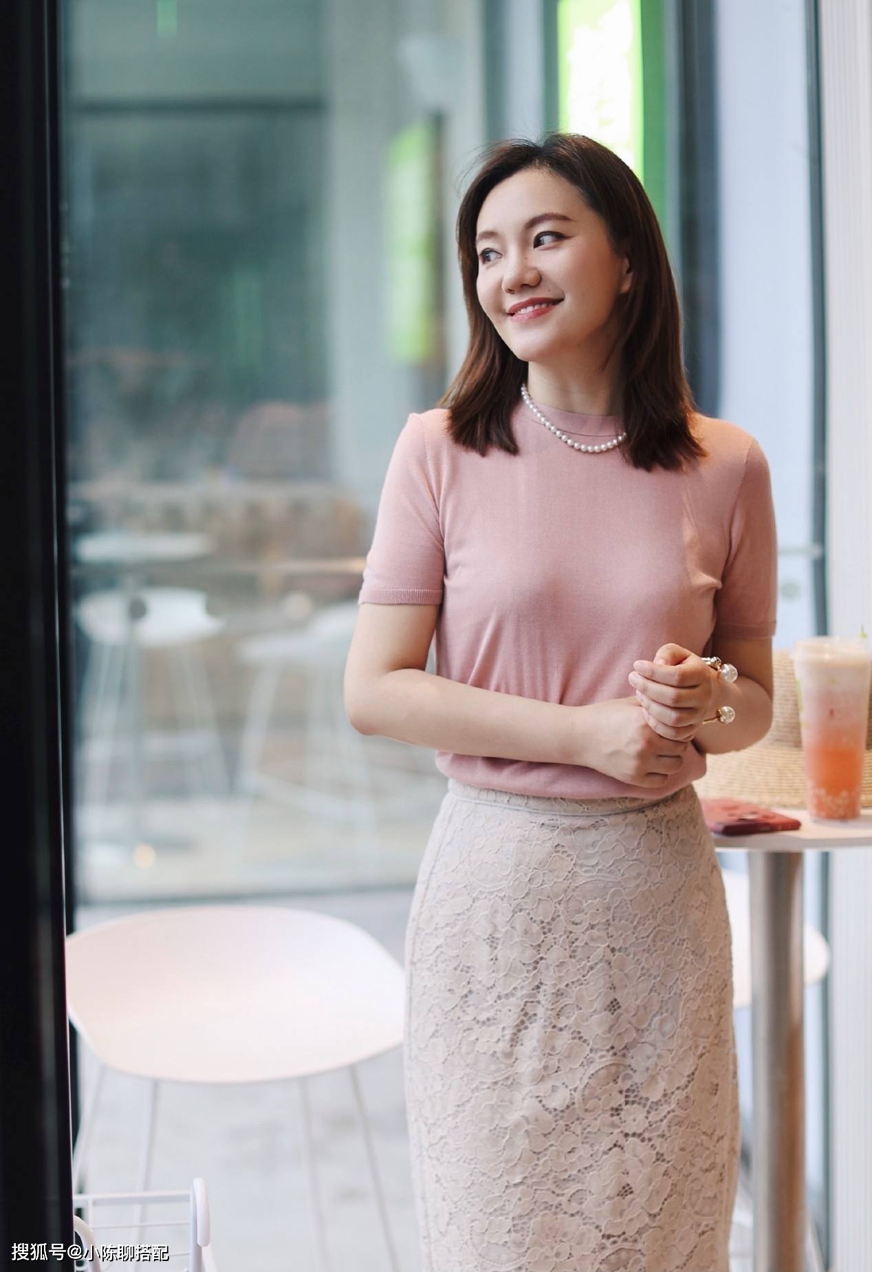 爱美|人之中年却撑不起气质感，五官的平淡穿什么都显廉价，这三招助你