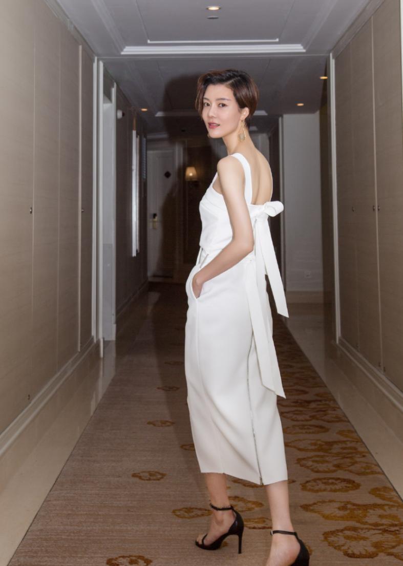 车晓真|车晓真的好瘦啊，穿紧身裙都看不到肉，女生看了太羡慕