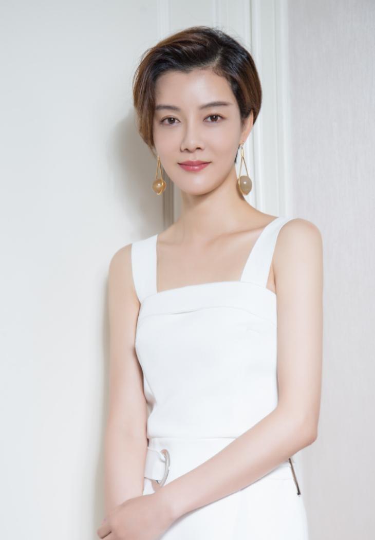 车晓真|车晓真的好瘦啊，穿紧身裙都看不到肉，女生看了太羡慕