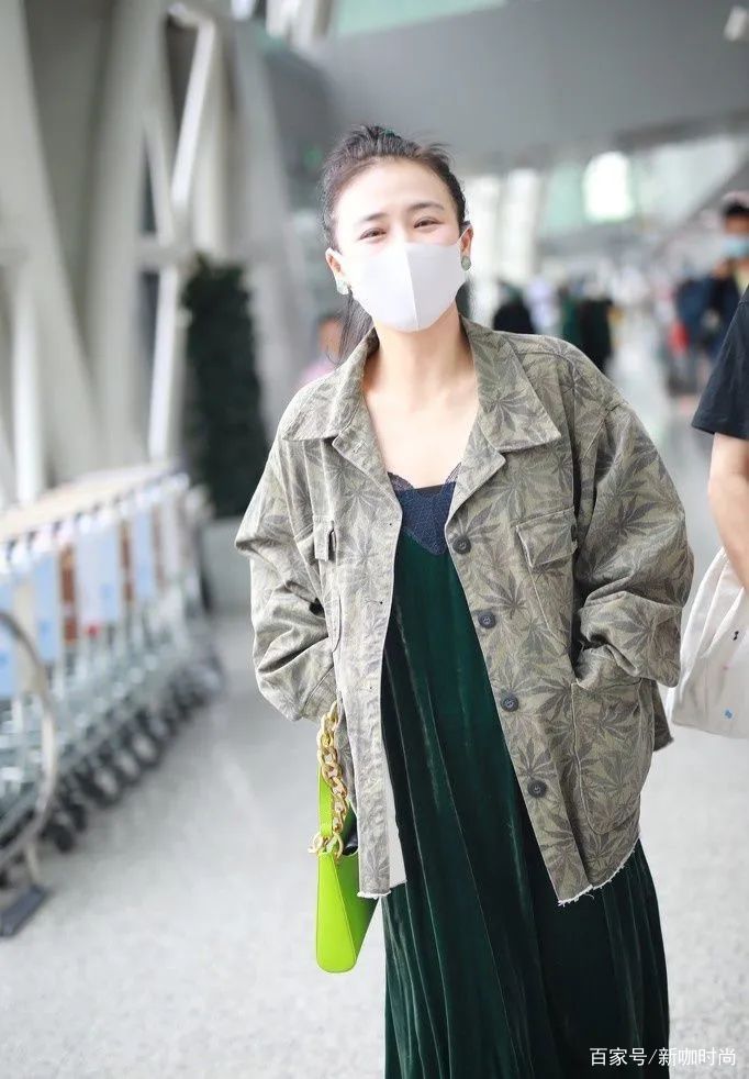 模板|马思纯瘦了十斤果然不一样，古着感外套搭长裙，堪称潮流模板