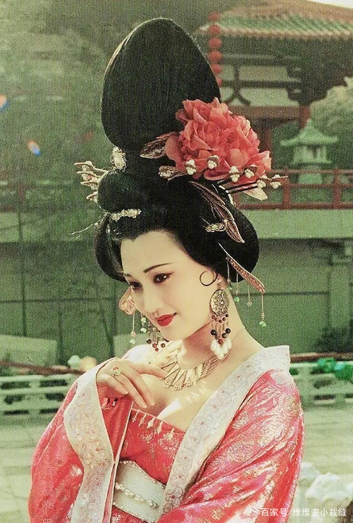 披肩|看现在的古装，再看看30年前杨贵妃的古装造型，靠手艺惊艳了时光