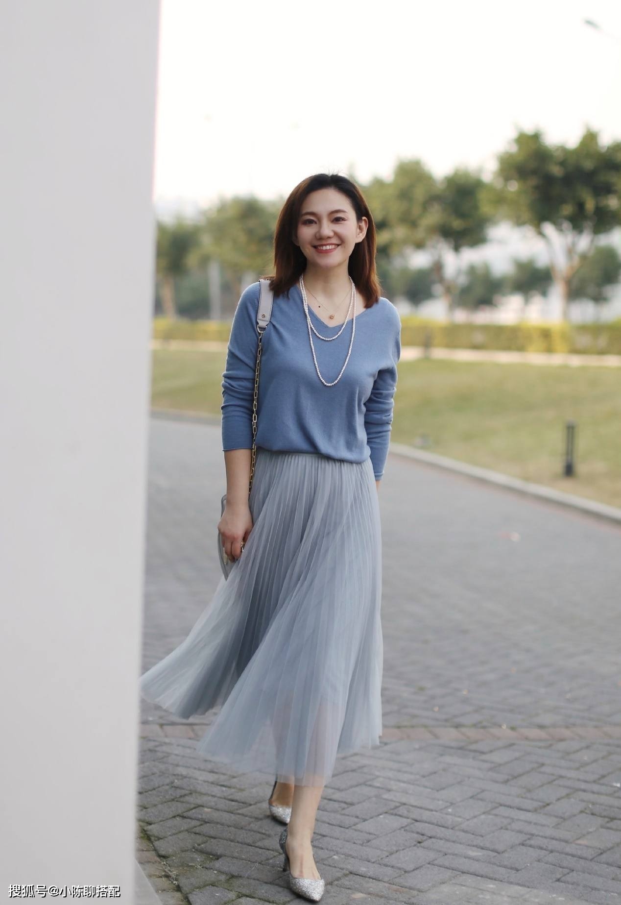 爱美|人之中年却撑不起气质感，五官的平淡穿什么都显廉价，这三招助你