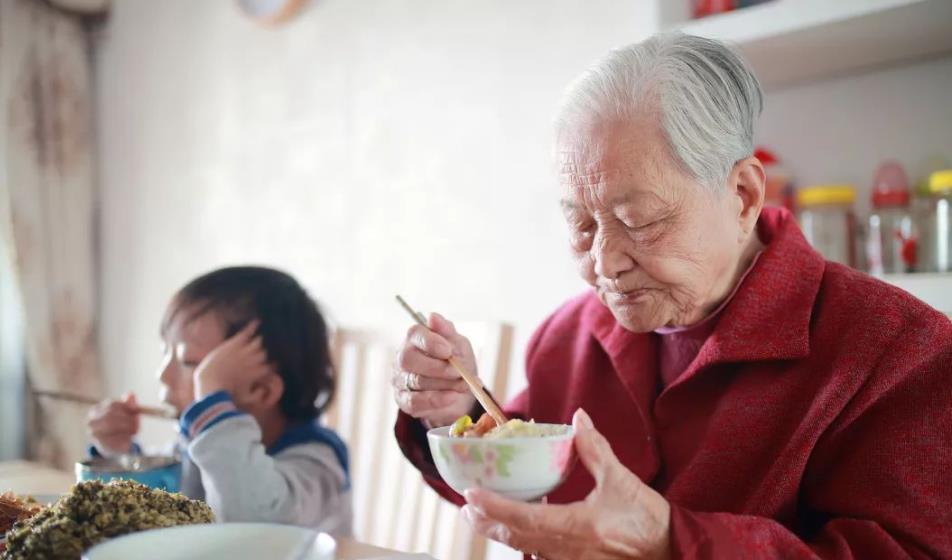 头胎|“我不想让女儿当姐姐”，头胎是女孩的父母，似乎更抗拒生二胎