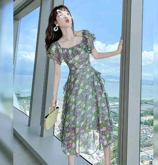 设计|浪漫温柔的碎花连衣裙，甜美荷叶边拼接，透着娇小可人的女人味！