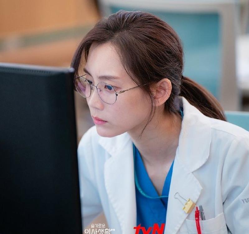 美貌|入行11年默默无声，申铉彬忽成韩娱团宠，柳演锡很有“帮妻运”