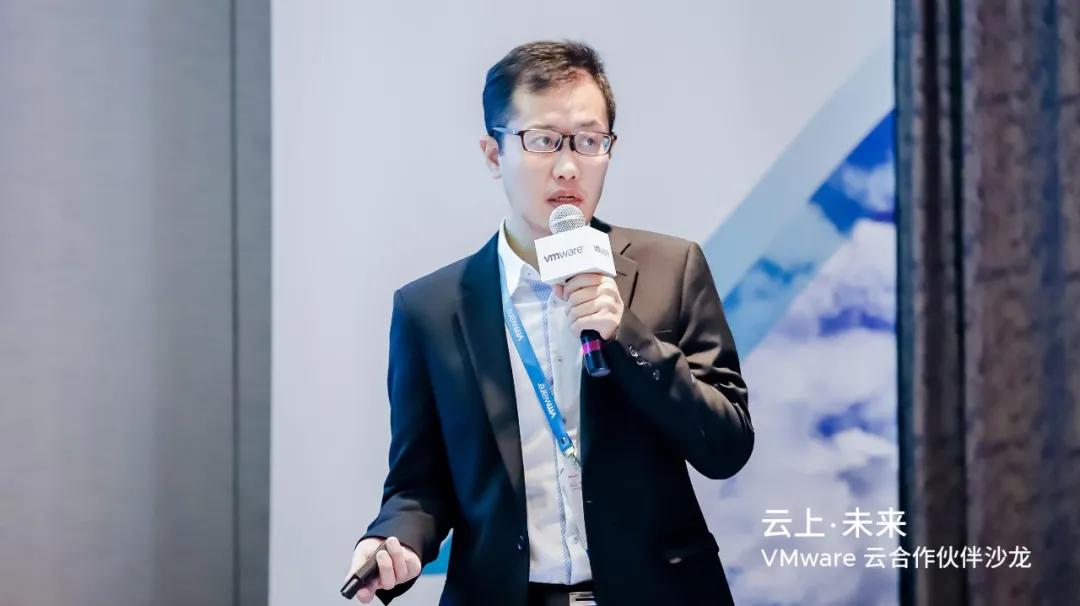 中企通信产品经理曾文祥发表主题演讲中企通信是国内早期从事虚拟化云