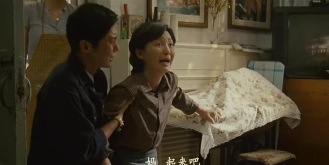 因为|11年后再看《唐山大地震》，我终于明白徐帆为什么要救儿子