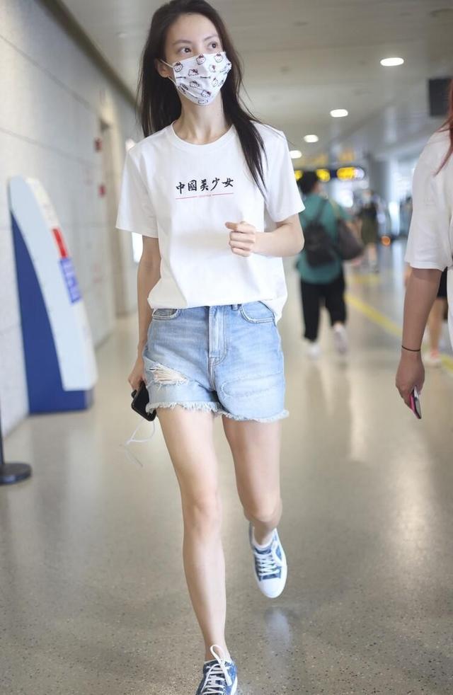 设计|金晨比例真好，小脑袋配骨感曲线，穿牛仔装气质阳光又少女