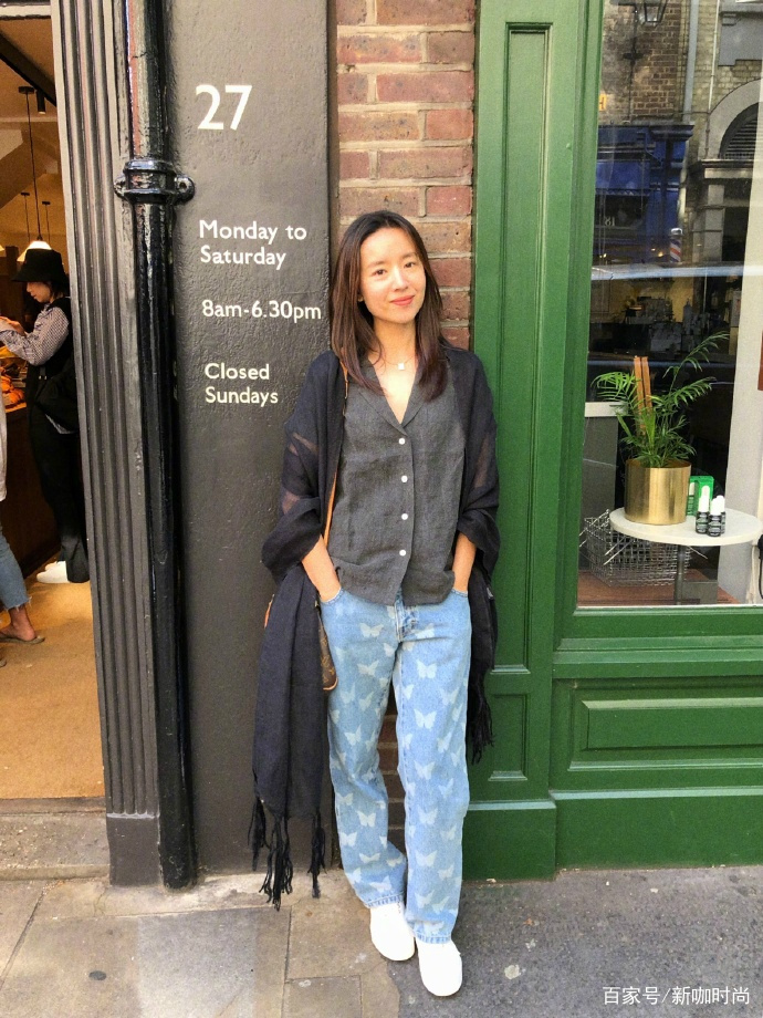一身|不化妆的董洁更美？一身休闲装走机场，分明是16年前的“冷清夏”