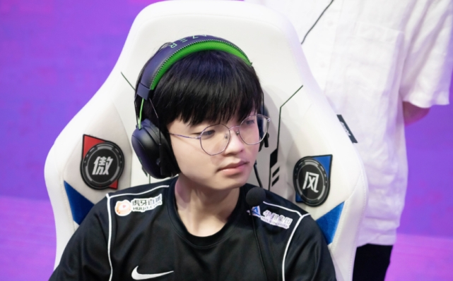 英雄联盟战队排行_LOL:外媒发布全球LOL战队排行榜:FPX、RNG、EDG稳居前三