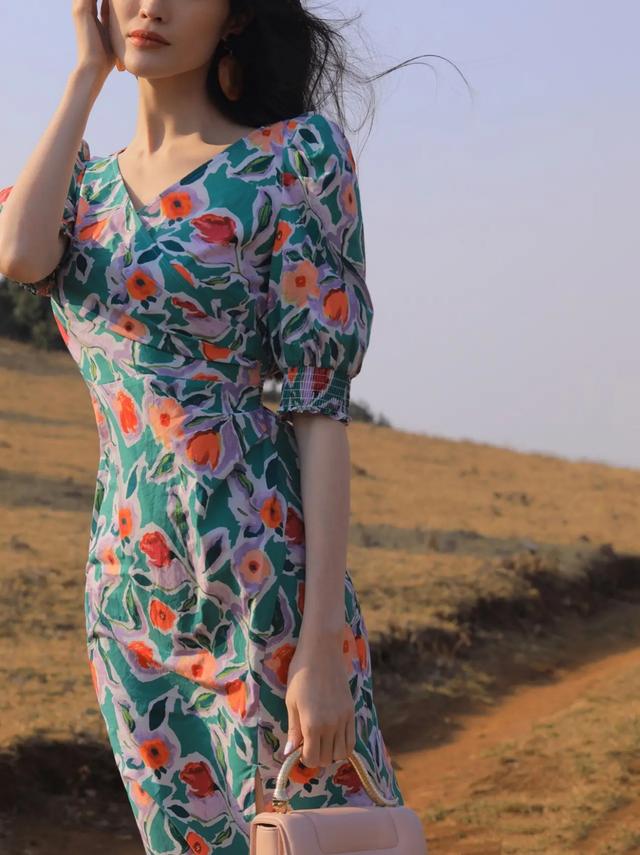 印花|印花裙，碎花裙，印花复古浪漫，很大气，穿上就变温柔小美女。