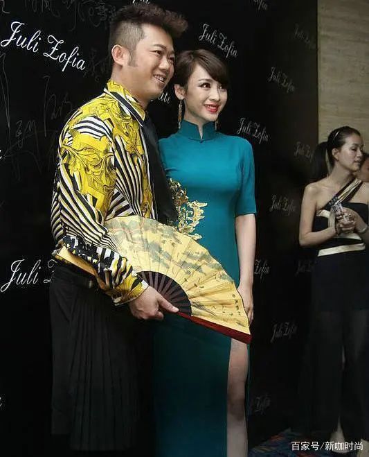 鲜明风格|柳岩罕见穿旗袍,勾勒完美曲线,这才能叫“3D”身材