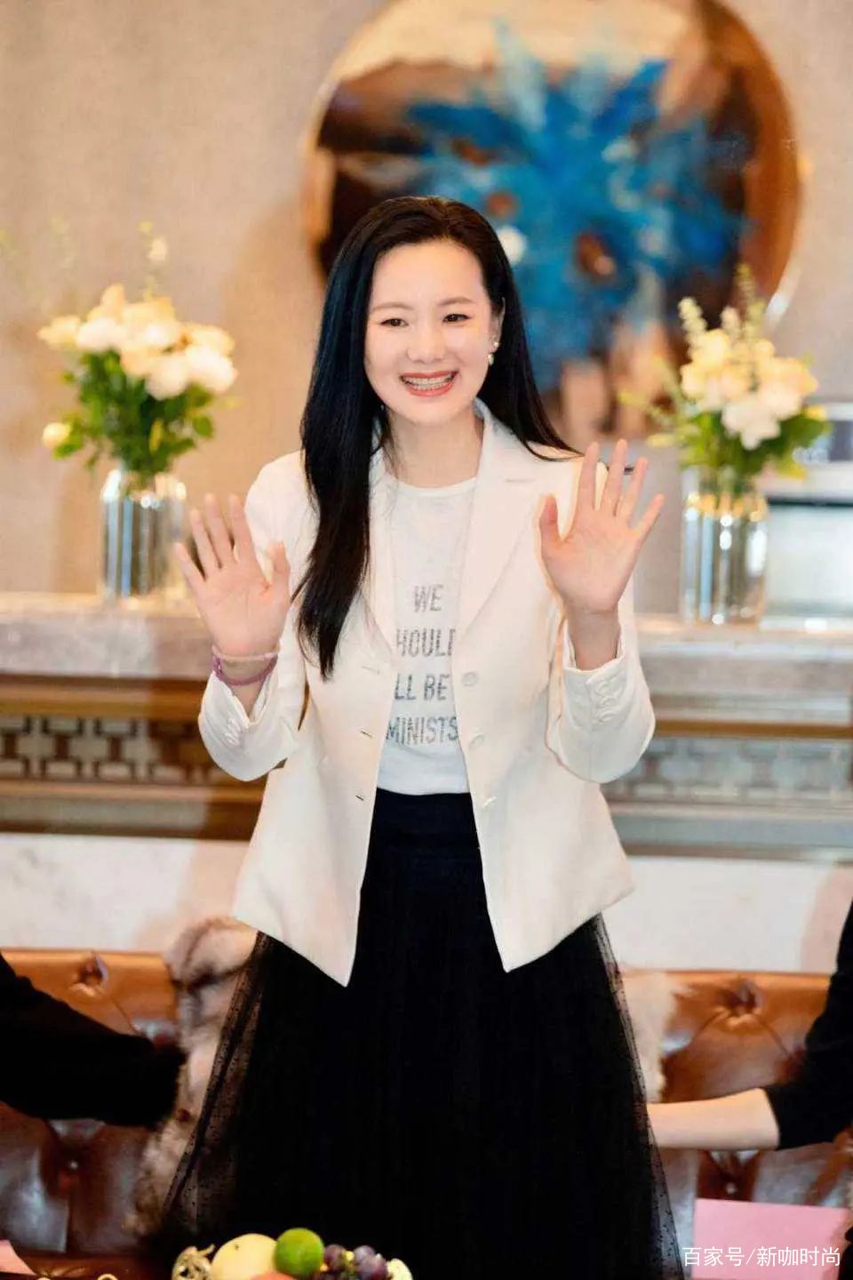 身材|骨架偏大还微胖，如何穿出高级感？咏梅的条纹裙套装值得借鉴