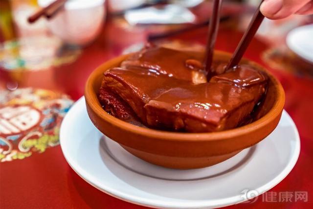 空腹|医生劝告:早上空腹的时候,别碰2种食物!再饿也不行