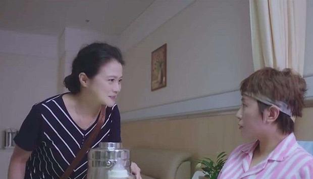 小月|婆婆住院儿媳却带娃旅行，家人无一句谴责，只因婆婆曾做了这件事