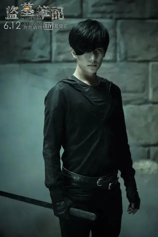 直到15年搭档李易峰出演盗墓笔记,饰演张起灵这个角色,幸运地搭上流量