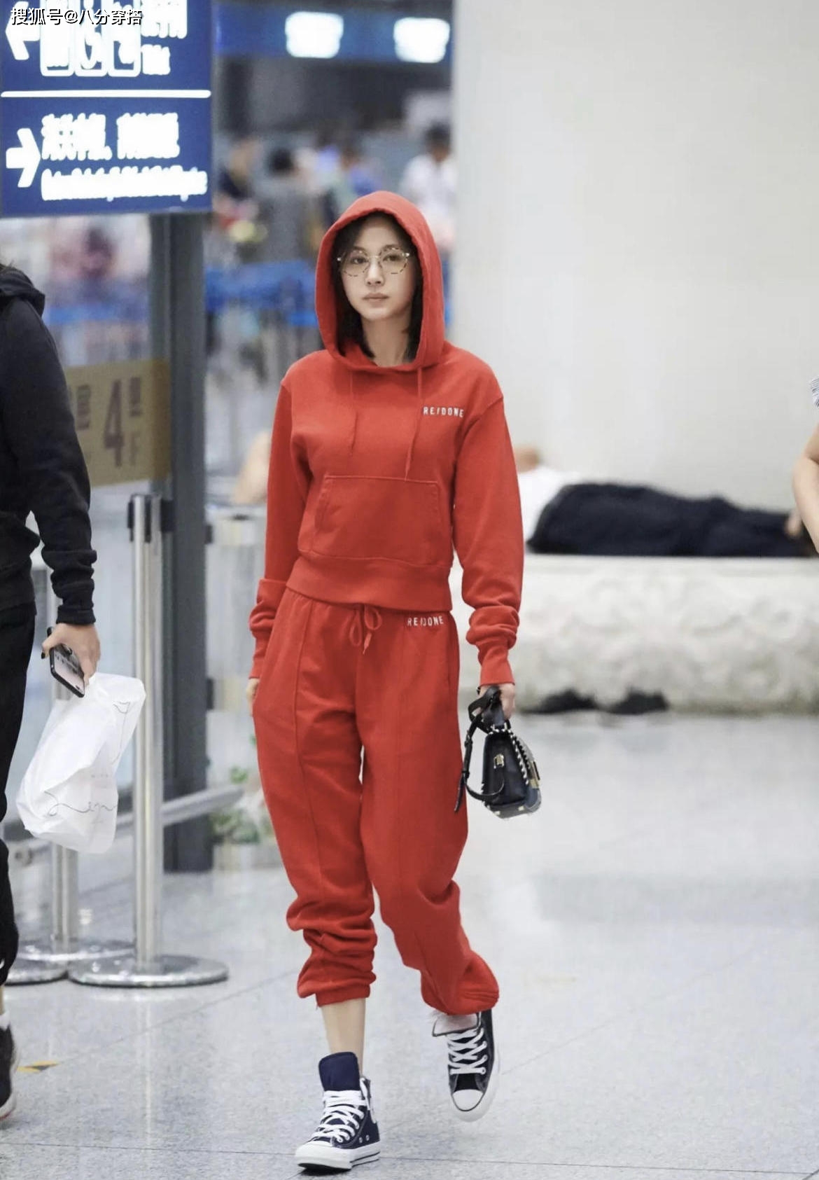 显高|159cm王子文太懂显高穿搭,白色连衣裙配宽腰带,高级显瘦有气场