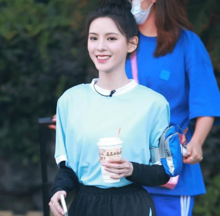 张予曦|成毅参加快本录制，张予曦甜美亮相，《梦醒长安》终于要播了