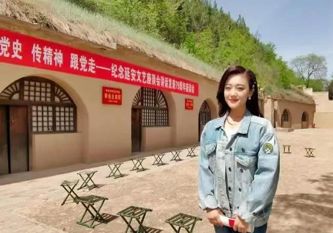 王小玮|玖月奇迹“王小玮”真不显老，牛仔装打扮气质又靓丽，不像37的人