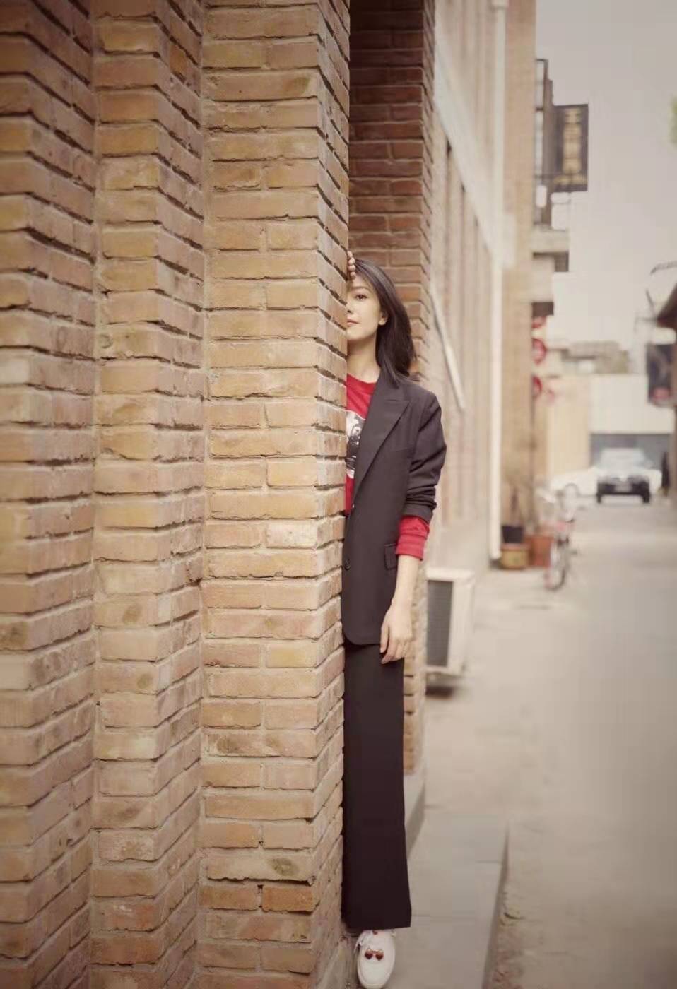 杨千嬅|西装是奔四奔五女人的“时尚战袍”，杨千嬅御姐范，宋佳美到犯规