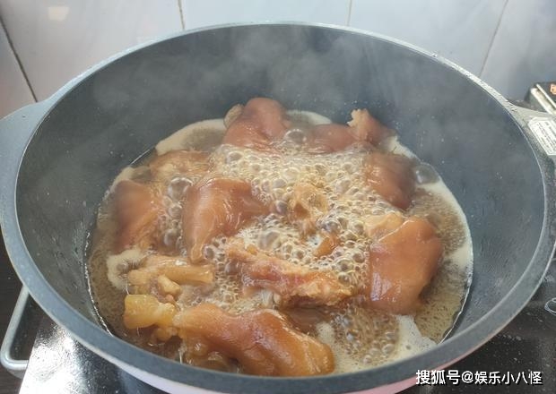 猪脚怎么煲汤好吃又软烂 c70ea139c8bc445eab84b4032e6012ef.jpeg