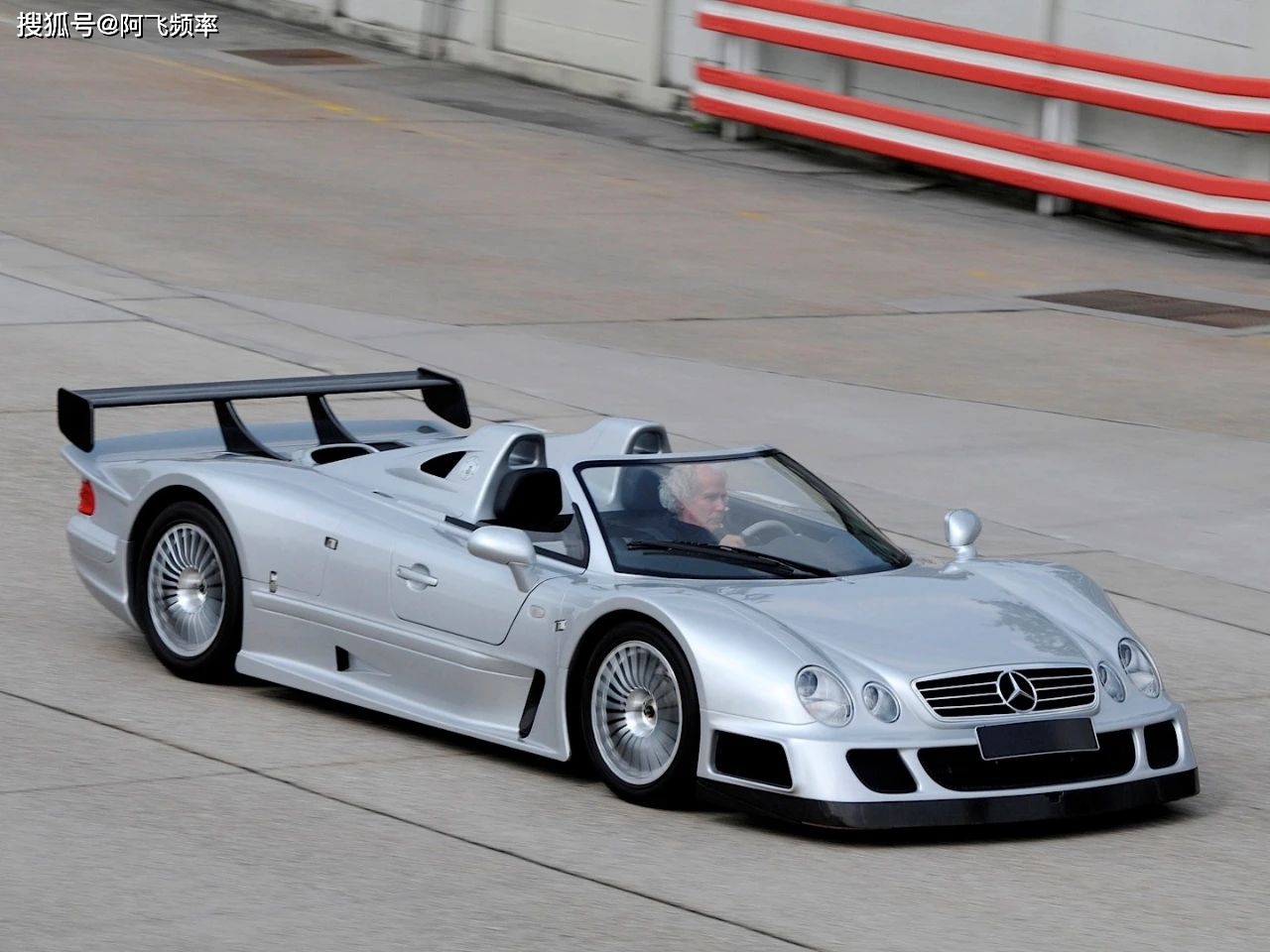 合法上路赛车 价值千万美元的梅赛德斯-奔驰amg clk gtr