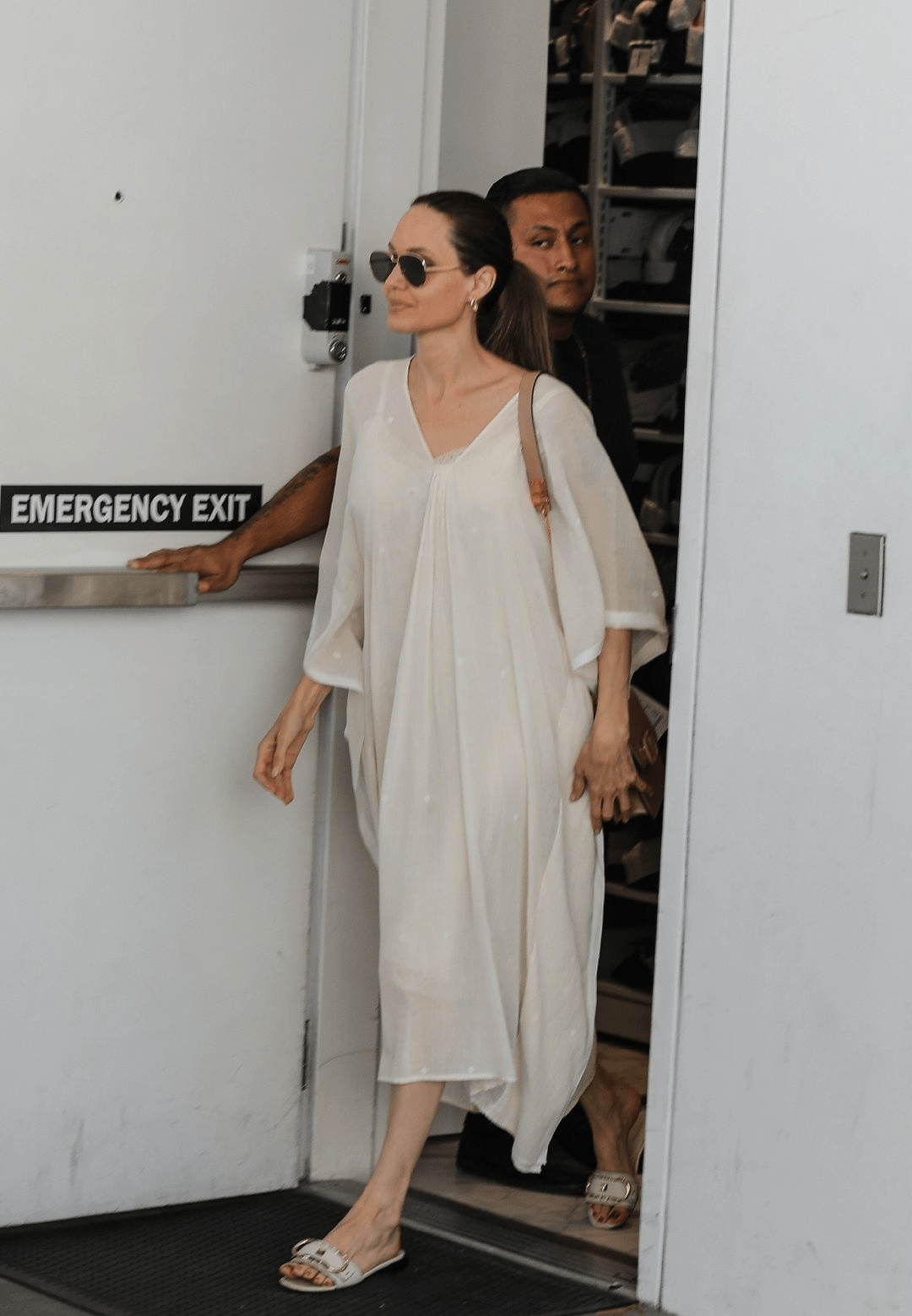 朱莉|朱莉还在穿10年前“旧衣服”，这几件都好经典，优雅百搭还提气质