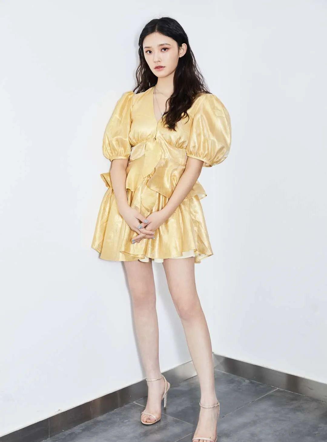 身材|金靖穿公主裙5秒摆10个pose真厉害，果然是“宝藏女孩”