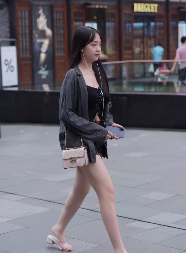 显得|高颜值打底裤让你美成仙，时尚又富有设计感，更显身材