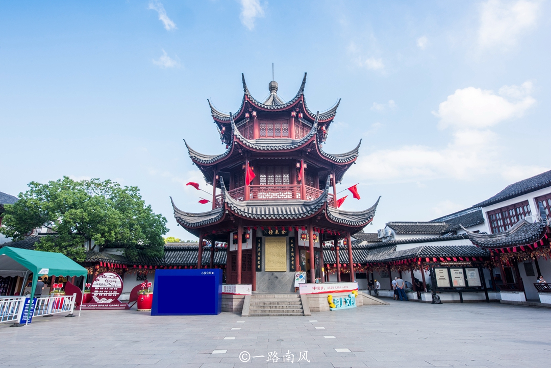 上海市区千年古镇，就在七宝地铁站附近，免费开放游客很多