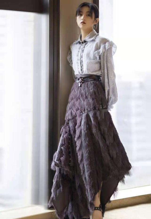 官宣|《向往5》放出三兄妹官宣照，张子枫占据中心位，张艺兴放不开！