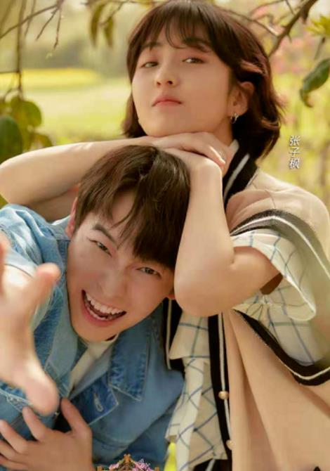 官宣|《向往5》放出三兄妹官宣照，张子枫占据中心位，张艺兴放不开！