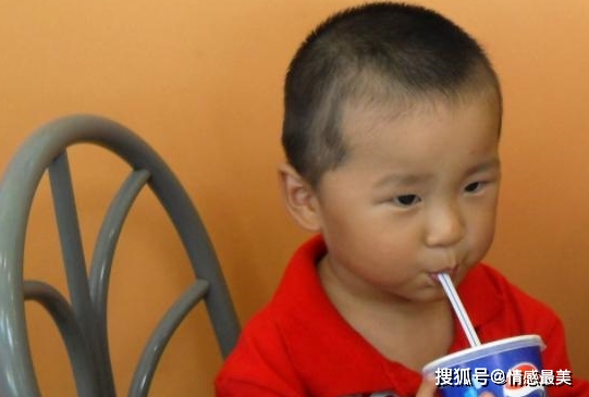 萱萱|家长“死死管住”孩子的嘴，4种零食不要碰！容易积食、影响发育