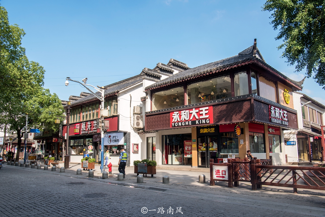 上海市区千年古镇，就在七宝地铁站附近，免费开放游客很多