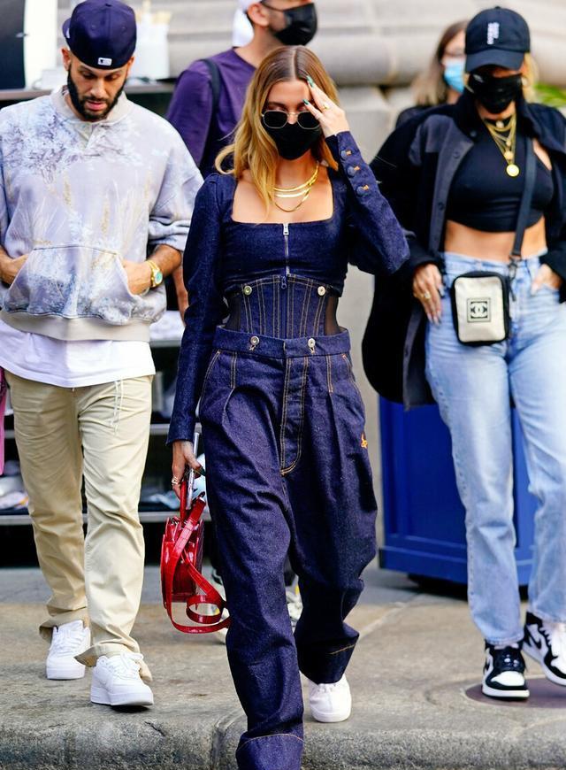 颜色|百搭御寒的牛仔阔腿裤你get了吗？秋冬季节入手一件，时髦又拉风