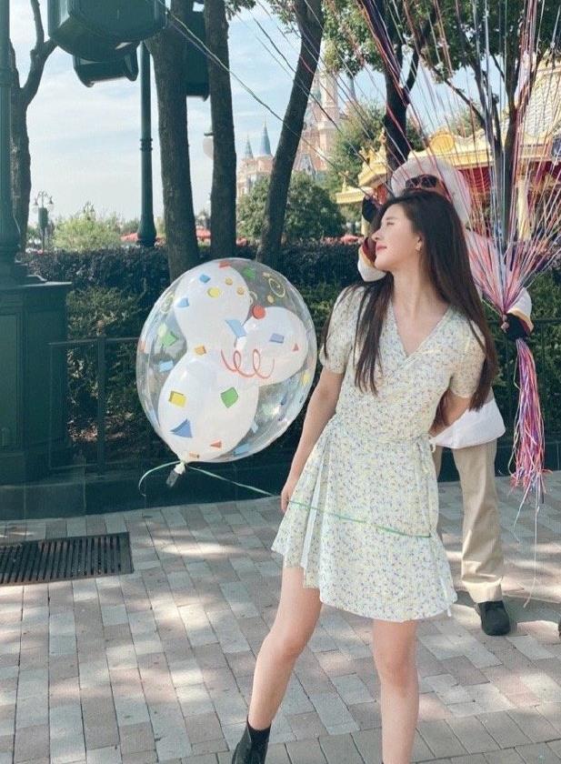 身材|赵露思为显身材也是拼了，露锁骨能放一个碗，网友：不足80斤吧