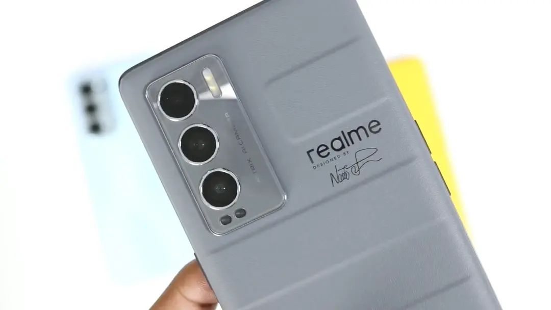 再说价格,realme真我gt大师探索版的实际价格比小米