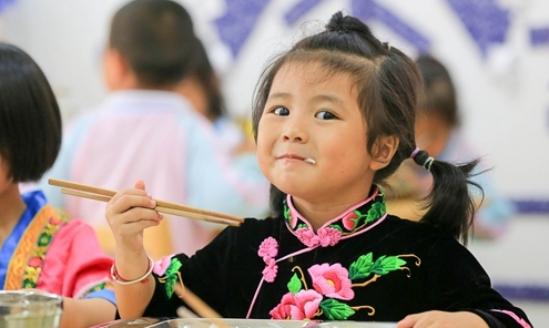 下口|看完日本幼儿园的午饭，我才知道作为家长输在哪儿了！