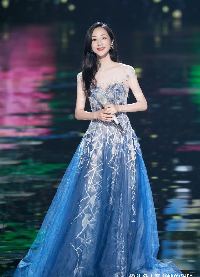 韩雪|马丁靴早就失宠了，今秋流行的是“豆腐靴”，韩雪穿上后美翻了