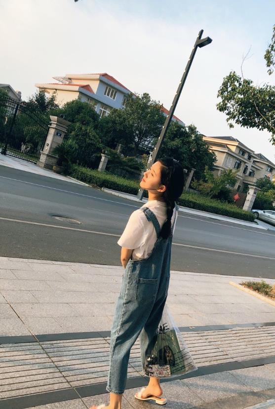 身材|赵露思为显身材也是拼了，露锁骨能放一个碗，网友：不足80斤吧