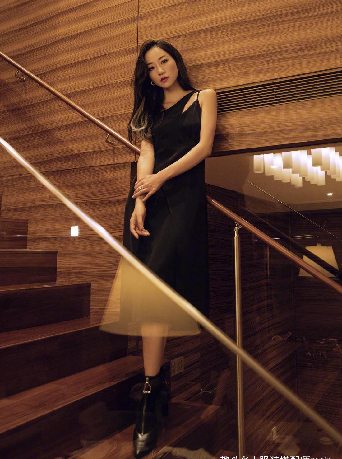 电影|韩雪罕见穿这么“嫩”，卡通黑色卫衣+运动裤，造型减龄又时髦