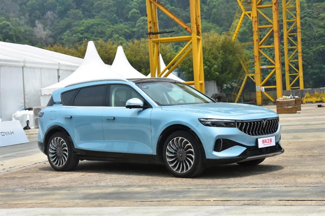 "性能级智能电动suv"—岚图free带来百万级 suv 的性能体验_搜狐汽车