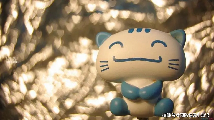 气血|脸上有3个变化,可能肝脏积毒太深,占一个,最好去查查肝功!