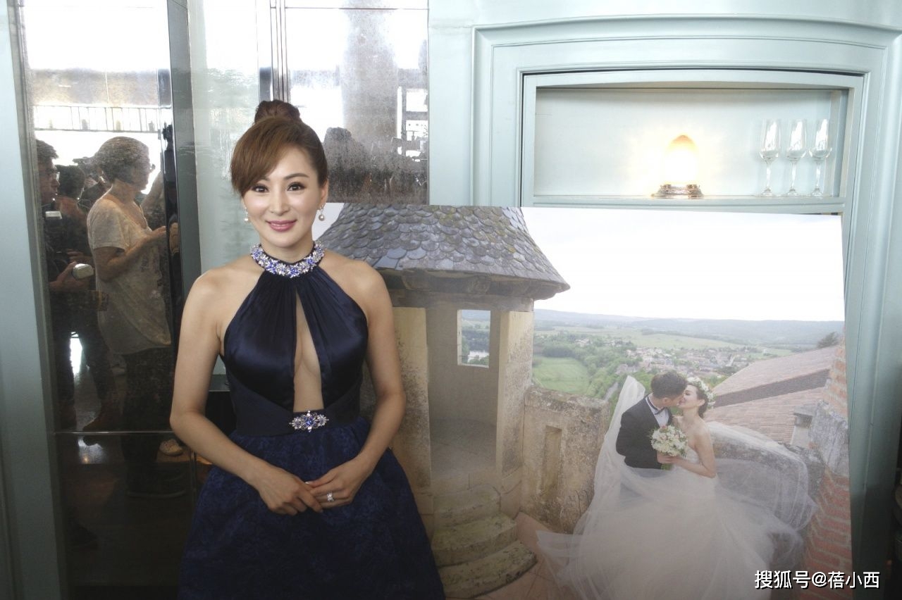 美眉|65年的罗霖还有“尤物身材”，穿挂裙脖胸前“挖个洞”，有料敢穿