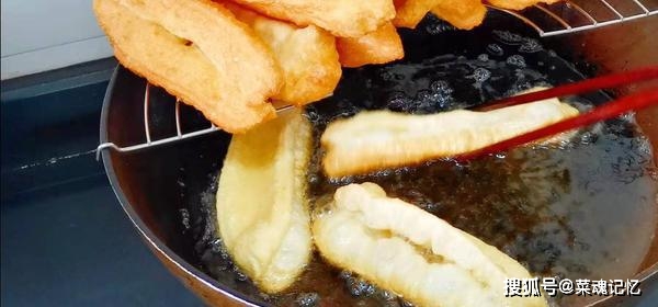 长条|我家吃油条从来不买，早起一会，15分钟搞定一锅，网友：求蹭饭