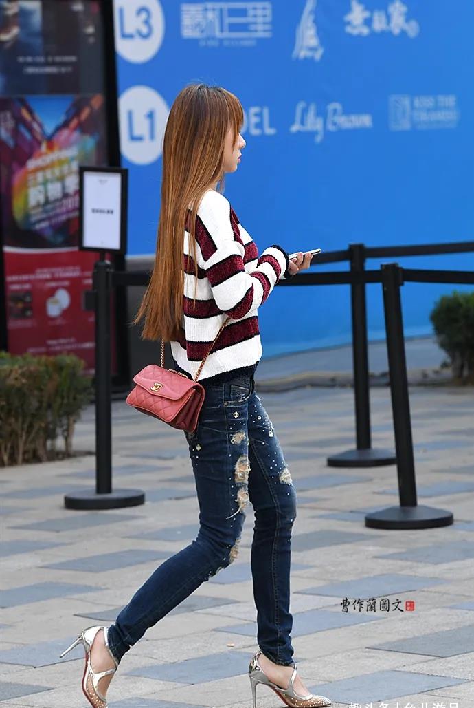 黑色|街拍：美女，用尖头细高跟添彩春装