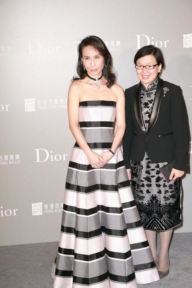 姐妹|赌王二房3女同框，三姐妹姿态各异，超琼端庄超凤苗条超葭时尚