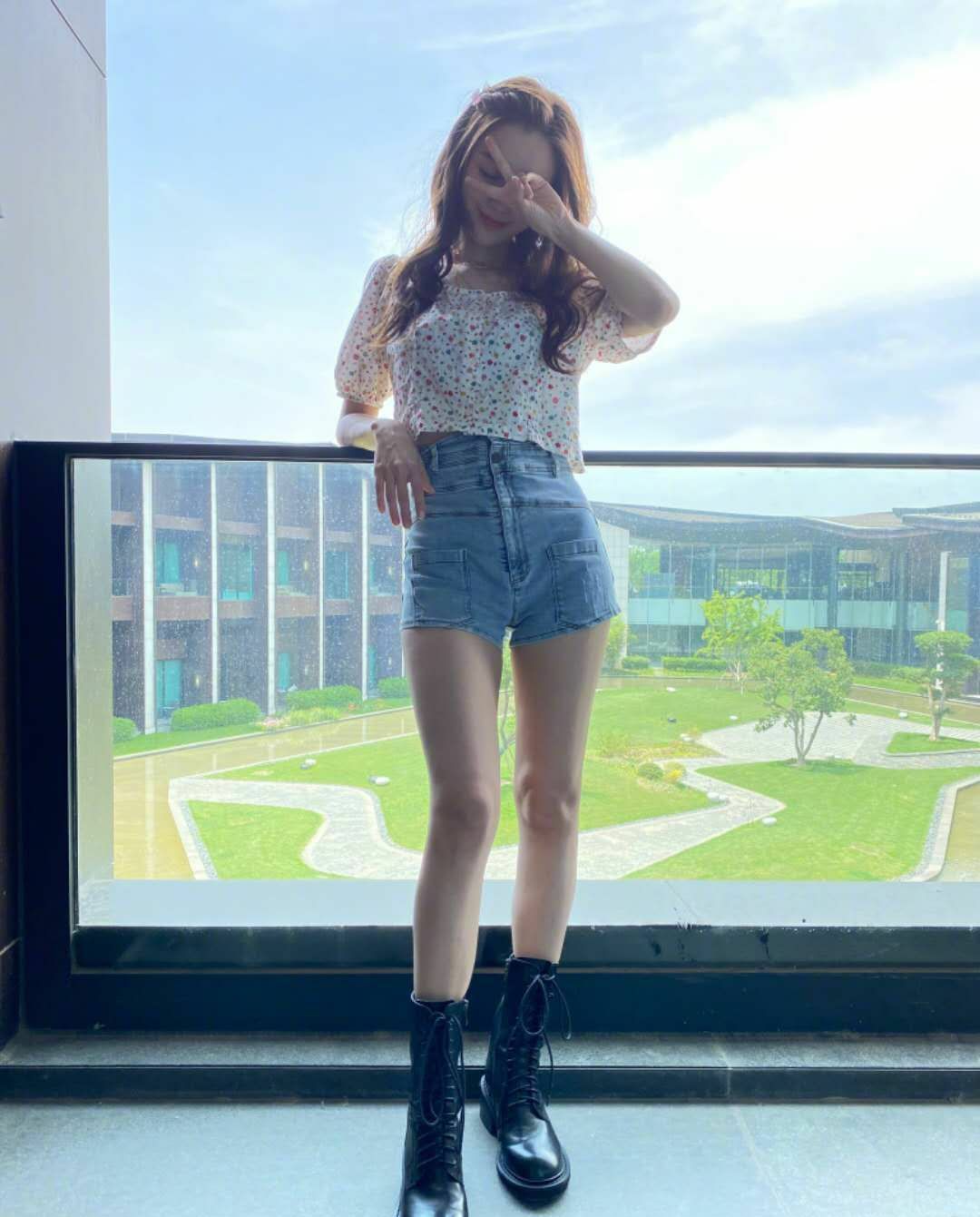 衣架子|baby杨颖最新私服穿搭曝光，真是又美又仙，不愧是行走的衣架子
