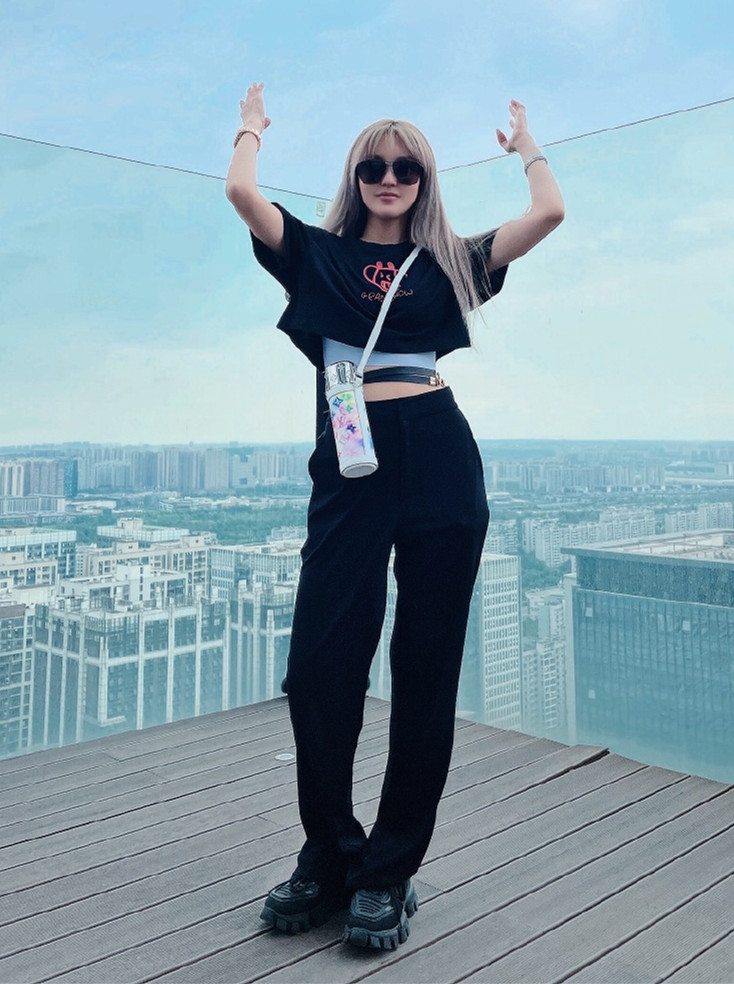 视觉|周扬青太懂打扮,个头不高总能穿出好比例,难怪能撩到富家公子哥